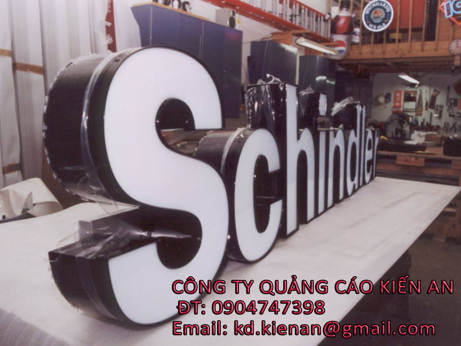 tim-don-vi-chuyen-lam-bang-hieu-chu-noi-cho-shop-quan-ao